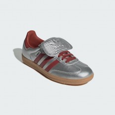 לצפייה במוצר adidas Samba OG בצבע כסוף חלל